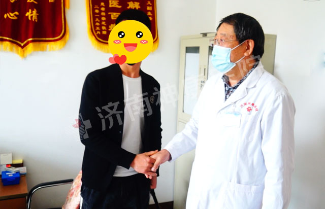 失眠母亲喜获康复,儿子送锦旗致谢济南神康医院